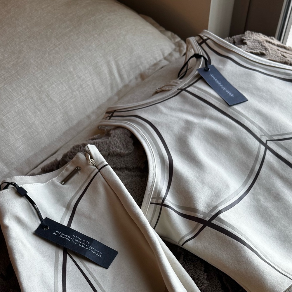 Maniere De Voir Cream Leggings Set - Picture 3 of 3